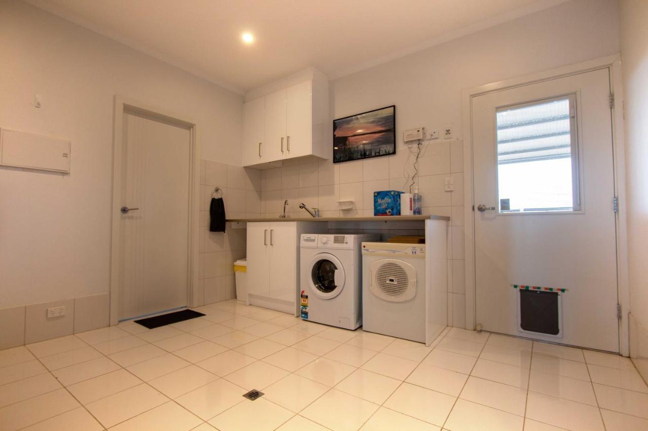 Coorong Island Retreat - Farm Stay At Pet Friendly Property Meningie Екстериор снимка