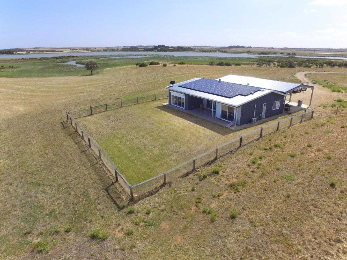 Coorong Island Retreat - Farm Stay At Pet Friendly Property Meningie Екстериор снимка
