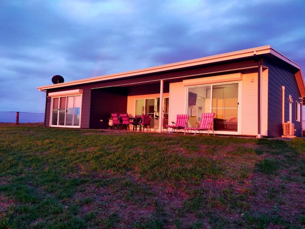 Coorong Island Retreat - Farm Stay At Pet Friendly Property Meningie Екстериор снимка