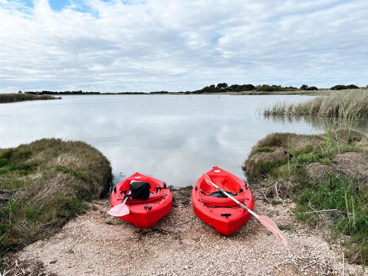 Coorong Island Retreat - Farm Stay At Pet Friendly Property Meningie Екстериор снимка